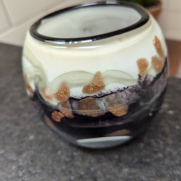 Blown art glass round vase with glitter - Picture 10 of 11